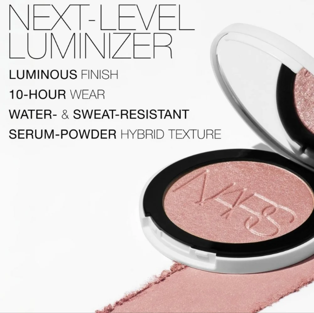 NARS LIGHT REFLECTING LUMINIZING POWDER.